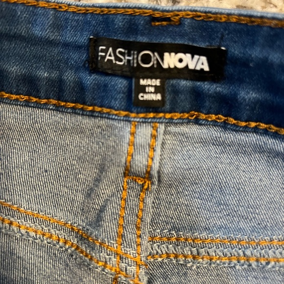 Fashion Nova Size 5  Flare Leg Bell Bottom Jeans Heart Pockets Womens Stretchy - Picture 8 of 8